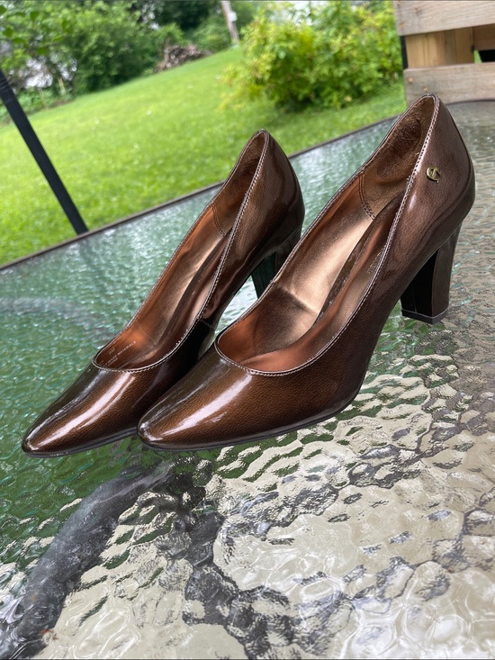 Etienne Aigner Shoes - NWOT Etienne Aigner “Haven” Bronze Pumps  9M